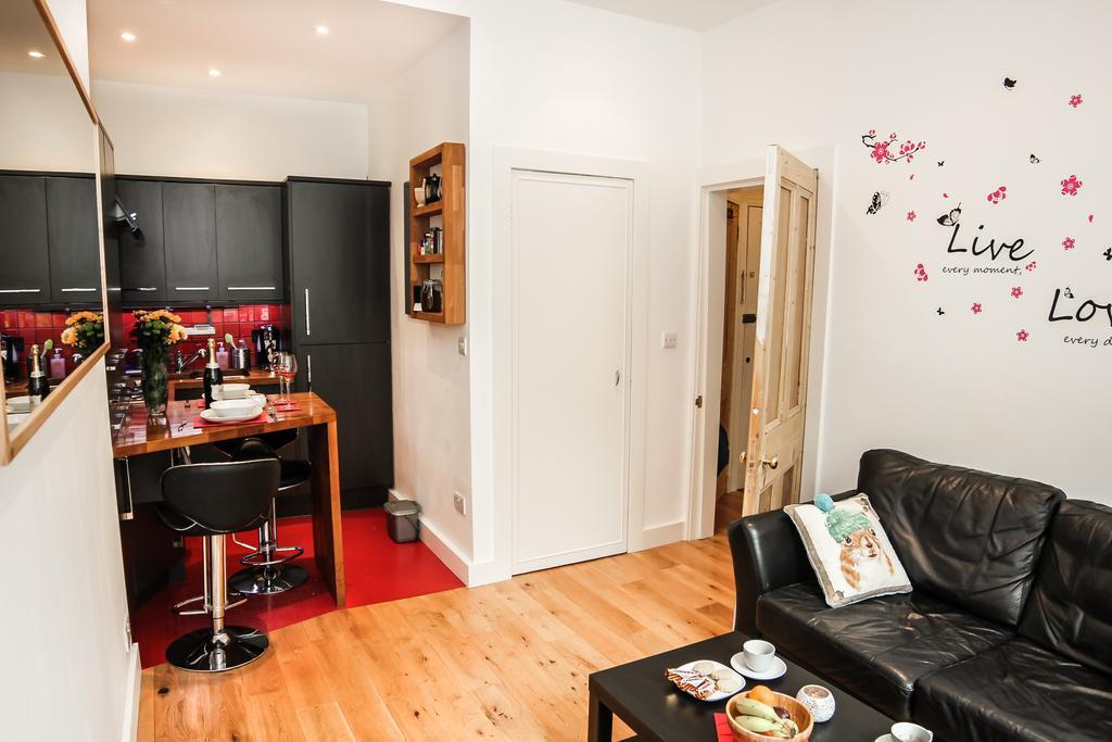 Chic & Bright Flat Near Holyrood Park Appartement